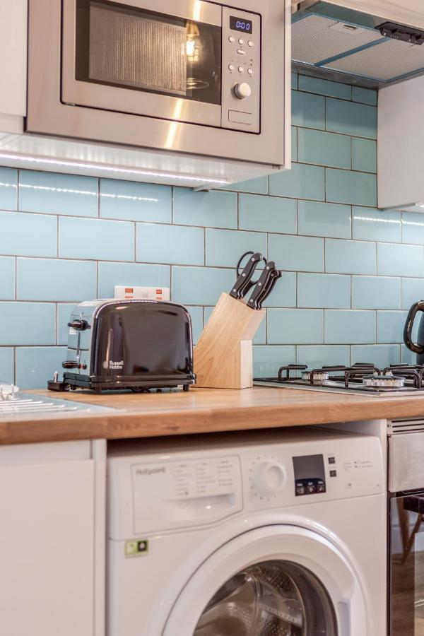 Modern Cosy London Flat By Damask Homes Илфорд Экстерьер фото